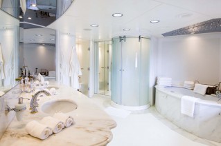 Motor yacht RM ELEGANT  - MASTER Diamond Bathroom